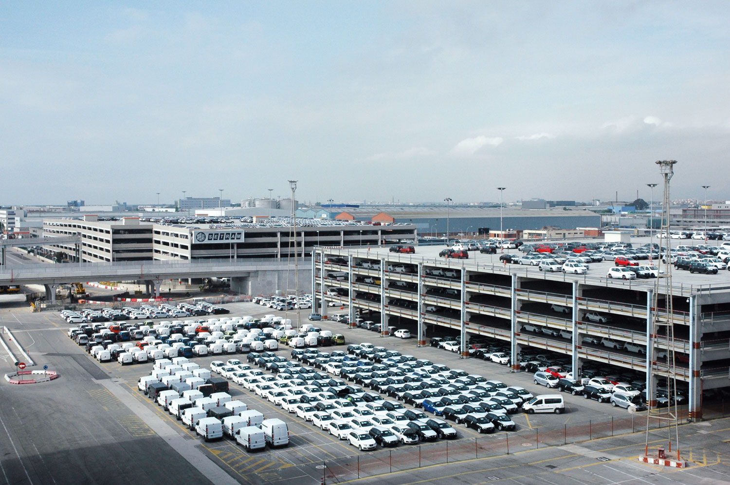 Silo-de-Setram-en-el-puerto-de-Barcelona